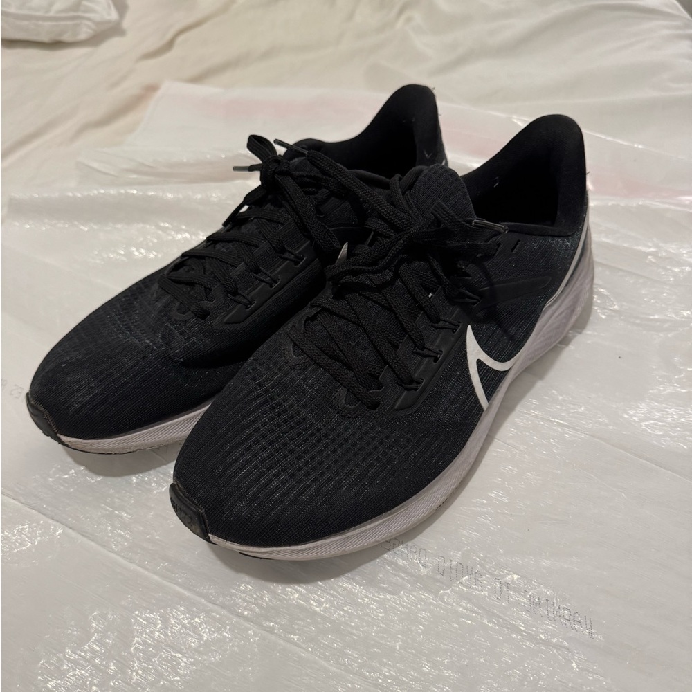 Nike Black and White Athletic Shoes